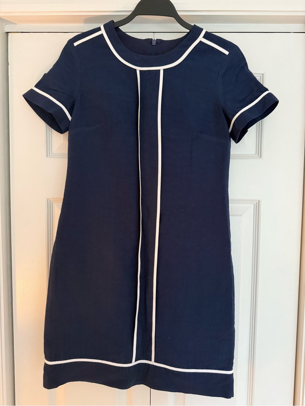 Banana Republic preppy classic Navy Shift Dress with White Piping